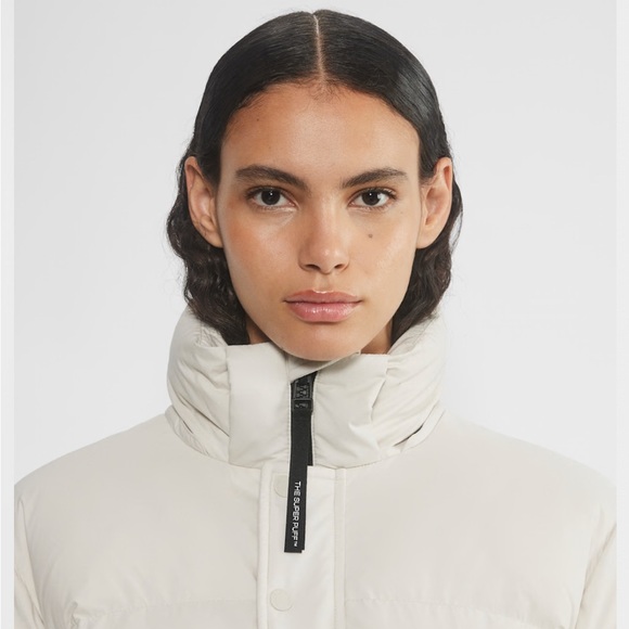 Aritzia Tna THE SUPER PUFF - cliMATTE - in Matte Pearl - Picture 12 of 15